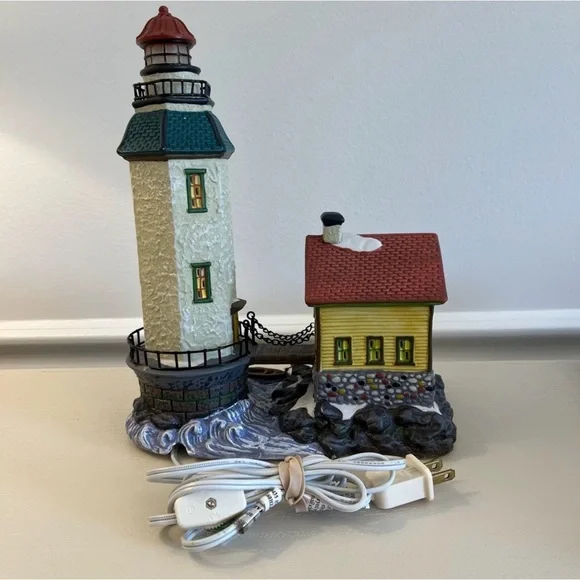 2002 Santa’s Workbench “Knightsbridge Lighthouse” Light-Up Christmas Village - Picture 2 of 13